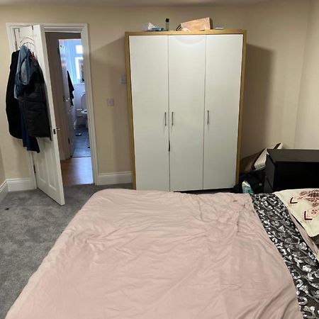 Double Bed Room Theobald Street Borehamwood Eksteriør billede